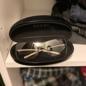 Gently worn Gucci sunglasses w/ the original case!